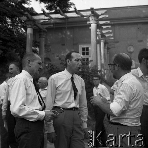 1968, Jabłonna, Polska.
Międzynarodowy Zjazd Chemików.
Fot. Irena Jarosińska, zbiory Ośrodka KARTA