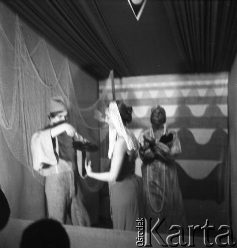 1954-1958, Warszawa, Polska.
Teatr na Tarczyńskiej (ul. Tarczyńska 11). Spektakl 