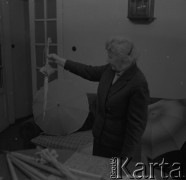 Lata 50., Polska.
Warsztat parasolniczy.
Fot. Irena Jarosińska, zbiory Ośrodka KARTA