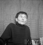 Lata 50., niezidentyfikowane miejsce.
Maria Jarema (Jaremianka) malarka, scenografka. 
Fot. Irena Jarosińska, zbiory Ośrodka KARTA