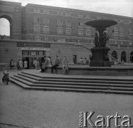 1960, Warszawa, Polska.
Kino Muranów na ulicy Marcelego Nowotki (obecnie gen. Władysława Andersa).
Fot. Irena Jarosińska, zbiory Ośrodka KARTA
