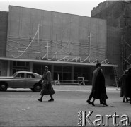 1960, Warszawa, Polska.
Kino Atlantic na ulicy Henryka Rutkowskiego (obecnie Chmielna 33).
Fot. Irena Jarosińska, zbiory Ośrodka KARTA