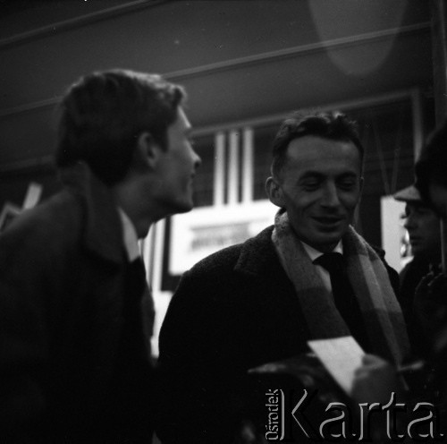 1960, Polska.
Aktor Stefan Friedmann (z lewej) i Stanisław Różewicz - reżyser filmu 