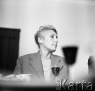 Lata 50. lub 60., Polska.
Kobieta.
Fot. Irena Jarosińska, zbiory Ośrodka KARTA