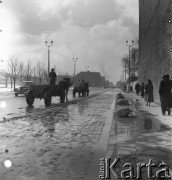 lata 50-te, Warszawa, Polska.
Warszawska ulica
Fot. Irena Jarosińska, zbiory Ośrodka KARTA.
