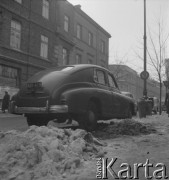 lata 50-te, Warszawa, Polska
Samochód na ulicy Foksal.
Fot. Irena Jarosińska, zbiory Ośrodka KARTA