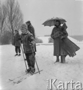 lata 50-te, Warszawa, Polska
Marek Jarosiński (syn Ireny Jarosińskiej) na nartach
Fot. Irena Jarosińska, zbiory Ośrodka KARTA