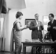 1960, Polska.
Uroczystość przyznania Złotej Kaczki Jerzemu Kawalerowiczowi za film 
