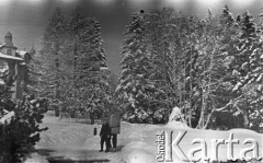 Lata 50. lub 60., Polska.
Zima.
Fot. NN, kolekcja Ireny Jarosińskiej, zbiory Ośrodka KARTA