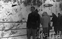 Lata 50. lub 60., Polska.
Zima.
Fot. NN, kolekcja Ireny Jarosińskiej, zbiory Ośrodka KARTA