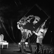 1968, Wałbrzych, Polska.
Aktorzy Teatru Dramatycznego im. Jerzego Szaniawskiego w spektaklu 