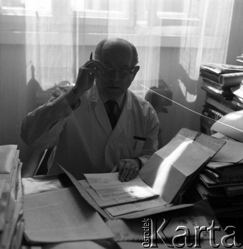 Maj 1978, Warszawa, Polska.
Profesor Witold Rudowski - dyrektor Instytutu Hematologii i Transfuzjologii.
Fot. Irena Jarosińska, zbiory Ośrodka KARTA