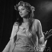 1977, Warszawa, Polska
Anna Chodakowska jako Ofelia w sztuce teatralnej 