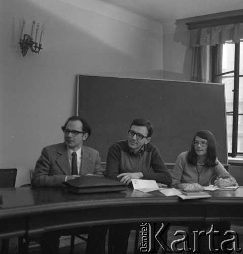 1976, Warszawa, Polska
Posiedzenie Polskiego Towarzystwa Historycznego. Wśród zebranych profesor Marcin Kula (1. z lewej)
Fot. Irena Jarosińska, zbiory Ośrodka KARTA