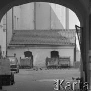 1977, Warszawa, Polska
Podwórko kamienicy na warszawskiej starówce.
Fot. Irena Jarosińska, zbiory Ośrodka KARTA