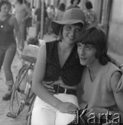 1977, Warszawa, Polska
Para na Rynku Starego Miasta
Fot. Irena Jarosińska, zbiory Ośrodka KARTA