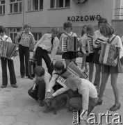 lata 70-te, Kozłowo, Polska
Dzieci z miejscowej szkoły
Fot. Irena Jarosińska, zbiory Ośrodka KARTA
