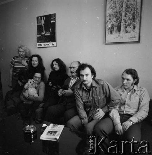 Grudzień 1977, Polska.
Rodzina cyrkowców.
Fot. Irena Jarosińska, zbiory Ośrodka KARTA