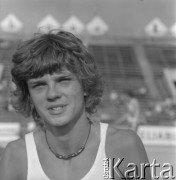 1975, Polska
Lekkoatleta, złoty medalista w skoku wzwyż Jacek Wszoła.
Fot. Irena Jarosińska, zbiory Ośrodka KARTA