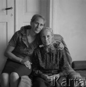 1978, Lipsk nad Biebrzą, Polska.
Anna Biernacka z córką.
Fot. Irena Jarosińska, zbiory Ośrodka KARTA 
