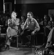 Maj 1978, Warszawa, Polska.
Spotkanie z Piosenką Studencką w Klubie Medyk. Reżyseruje Marek Nowakowski (z prawej).
Fot. Irena Jarosińska, zbiory Ośrodka KARTA 
