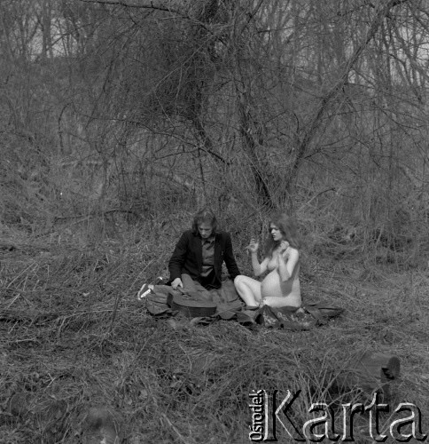 Kwiecień 1979, Warszawa, Polska.
Akt Magdy Ziemskiej na Młocinach.
Fot. Irena Jarosińska, zbiory Ośrodka KARTA