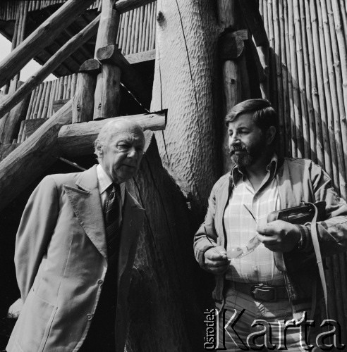 Czerwiec 1979, Warszawa, Polska.
Pisarz Andrzej Kuśniewicz (z lewej) oraz reżyser Janusz Majewski i na Młocinach.
Fot. Irena Jarosińska, zbiory Ośrodka KARTA