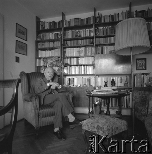 lata 70-te, Warszawa, Polska
Prozaik i poeta Andrzej Kuśniewicz
Fot. Irena Jarosińska, zbiory Ośrodka KARTA