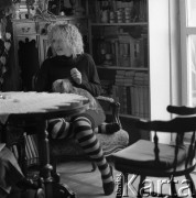 Jesień 1982, Warszawa, Polska.
Aktorka Krystyna Janda w swoim mieszkaniu na Służewie.
Fot. Irena Jarosińska, zbiory Ośrodka KARTA