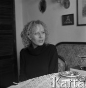 Jesień 1982, Warszawa, Polska.
Aktorka Krystyna Janda w swoim mieszkaniu na Służewie.
Fot. Irena Jarosińska, zbiory Ośrodka KARTA