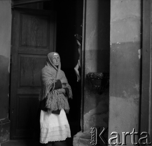 1961, Kurpiowszczyzna, Polska.
Kurpianka.
Fot. Irena Jarosińska, zbiory Ośrodka KARTA 

