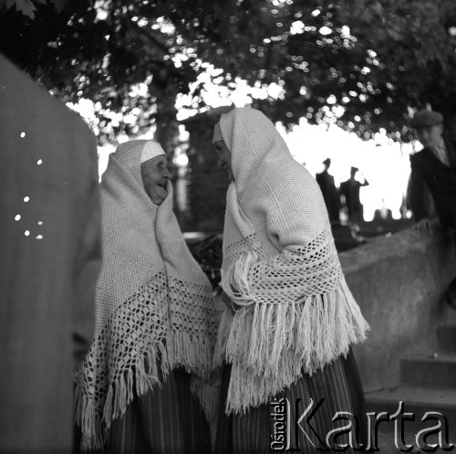 1961, Kurpiowszczyzna, Polska.
Kurpianki.
Fot. Irena Jarosińska, zbiory Ośrodka KARTA 
