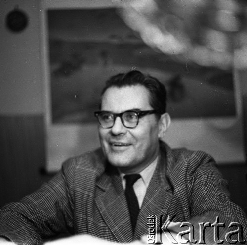 Lata 50. lub 60., Warszawa, Polska.
Architekt profesor Jerzy Hryniewiecki - prezes Stowarzyszenia Architektów Polskich.
Fot. Irena Jarosińska, zbiory Ośrodka KARTA 
