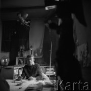 1968, Zakopane, Polska.
Artysta Władysław Hasior w pracowni.
Fot. Irena Jarosińska, zbiory Ośrodka KARTA