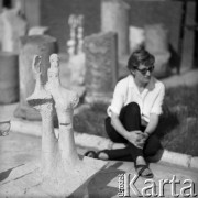 1976, Warszawa, Polska.
Rzeźbiarka Barbara Zbrożyna.
Fot. Irena Jarosińska, zbiory Ośrodka KARTA