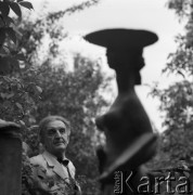 1970, Warszawa, Polska.
Rzeźbiarz Edward Piwowarski.
Fot. Irena Jarosińska, zbiory Ośrodka KARTA