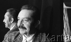 lata 80-te, Warszawa, Polska.
Profesor Wojciech Gasparski w pracowni Ireny Jarosińskiej.
Fot. Irena Jarosińska, zbiory Ośrodka KARTA.