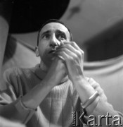 ok. 1957, Kraków, Polska
Reżyser Tadeusz Kantor za kulisami 