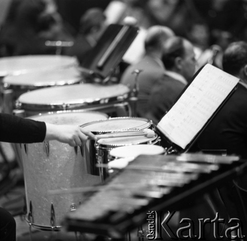1968, Polska.
Orkiestra dyrygowana przez kompozytora Witolda Lutosławskiego.
Fot. Irena Jarosińska, zbiory Ośrodka KARTA
