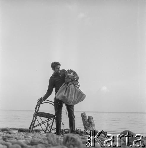 1965, Polska.
Malarz i rysownik Kiejstut Bereźnicki.
Fot. Irena Jarosińska, zbiory Ośrodka KARTA