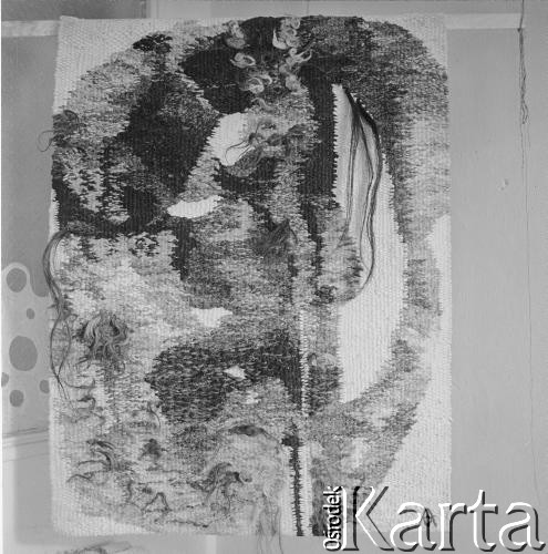 1956-1965, Warszawa, Polska.
Wernisaż twórczości Magdaleny Abakanowicz w Galerii Krzywe Koło.
Fot. Irena Jarosińska, zbiory Ośrodka KARTA