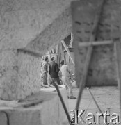 1965, Polska.
Praca nad Pomnikiem Obrońców Wybrzeża, który w 1966 roku stanął na Westerplatte.
Fot. Irena Jarosińska, zbiory Ośrodka KARTA