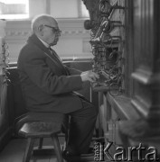 Lata 60., Polska.
Ksiądz profesor Fajcht.
Fot. Irena Jarosińska, zbiory Ośrodka KARTA