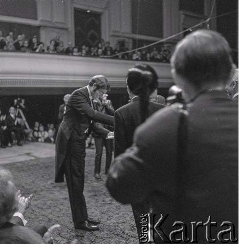 7–25.10.1970, Warszawa, Polska. 
VIII Międzynarodowy Konkurs Pianistyczny im. Fryderyka Chopina. Na scenie zwycięzca Garrick Ohlsson - pianista ze Stanów Zjednoczonych.
Fot. Irena Jarosińska, zbiory Ośrodka KARTA