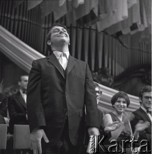 7–25.10.1970, Warszawa, Polska. 
VIII Międzynarodowy Konkurs Pianistyczny im. Fryderyka Chopina. Nz. laureat IV nagrody Eugen Indjic - pianista ze Stanów Zjednoczonych.
Fot. Irena Jarosińska, zbiory Ośrodka KARTA