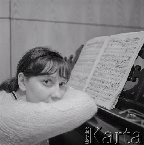 7–25.10.1970, Warszawa, Polska. 
Irina Smolina - uczennica moskiewskiego konserwatorium, uczestniczka VIII Międzynarodowego Konkursu Pianistycznego im. Fryderyka Chopina.
Fot. Irena Jarosińska, zbiory Ośrodka KARTA