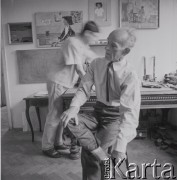 1976, Konstancin koło Warszawy, Polska.
Prozaik, malarz, grafik Leopold Buczkowski w swoim domu.
Fot. Irena Jarosińska, zbiory Ośrodka KARTA