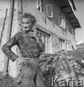 1975, Zakopane, Polska.
Rzeźbiarz ludowy Antoni Rząsa.
Fot. Irena Jarosińska, zbiory Ośrodka KARTA