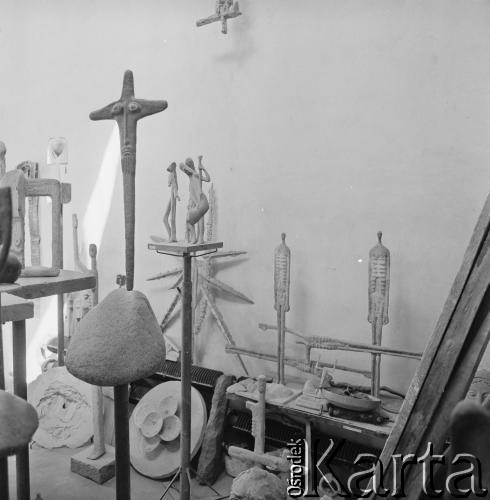 1975, Polska.
Rzeźby Bronisława Chromego.
Fot. Irena Jarosińska, zbiory Ośrodka KARTA