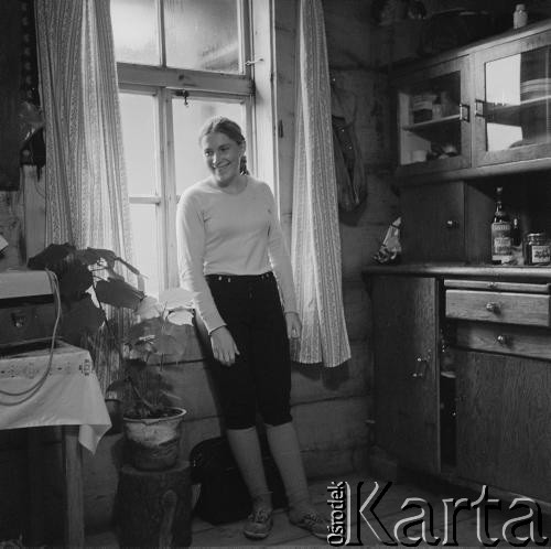 1972, Poronin, Polska.
Biegaczka narciarska  Zofia Majerczyk (obecnie Rumińska) w domu rodzinnym.
Fot. Irena Jarosińska, zbiory Ośrodka KARTA